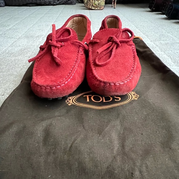 Tod’s Gommino Driving Shoes in Red Suede. Size 37. - Picture 4 of 8